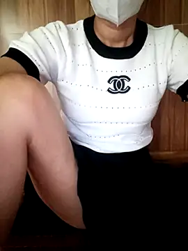 Snapshot of YunLem chatting on 14, 10, 2025 YunLem online show from 14, 10, 2025