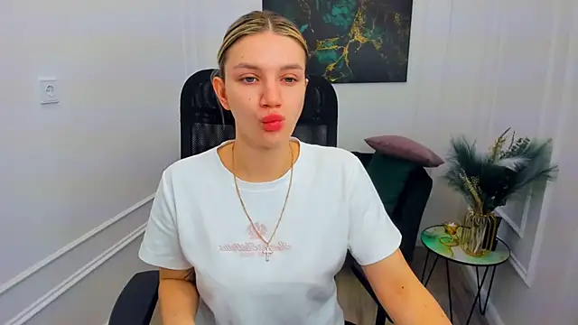 SelenaeMoore online show from 7, 5, 2026