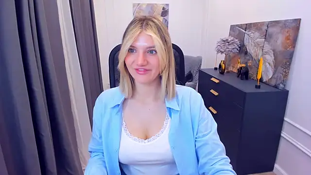 SelenaeMoore online show from 8, 5, 2026