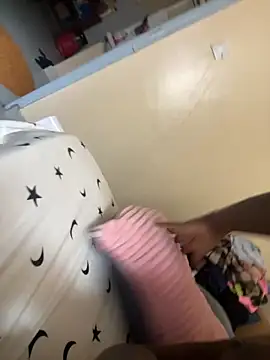 Snapshot of annkeller chatting on 14, 11, 2025 annkeller online show from 14, 11, 2025