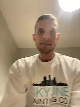 Snapshot of Camcam21 chatting on 8, 3, 2025 Camcam21 online show from 8, 3, 2025