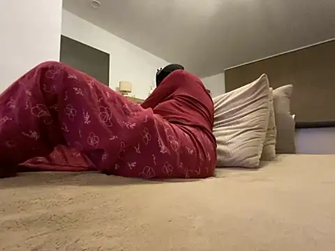 Marilou1983 online show from 12, 9, 2025