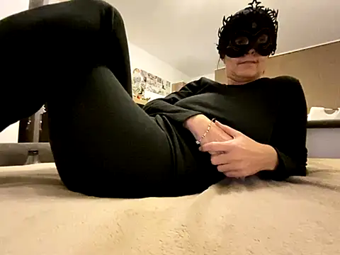 Marilou1983 online show from 5, 1, 2026