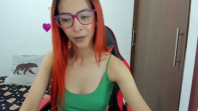 Snapshot of Amaranta_e chatting on 5, 3, 2025 Amaranta e online show from 5, 3, 2025