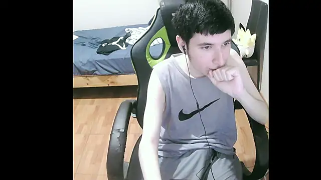 Snapshot of Twink_martinboy chatting on 6, 1, 2025 Twink martinboy online show from 6, 1, 2025