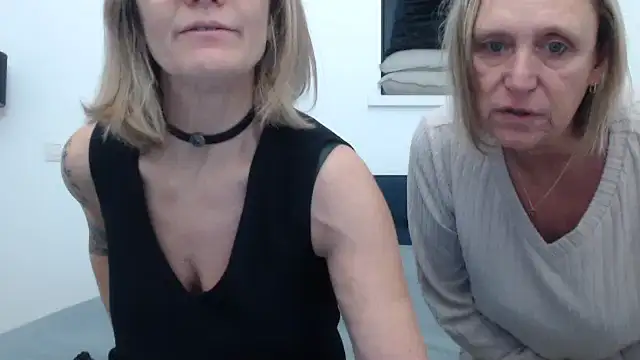 Snapshot of godinflower chatting on 24, 11, 2025 godinflower online show from 24, 11, 2025