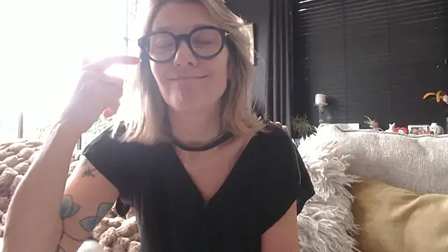 Snapshot of godinflower chatting on 11, 2, 2026 godinflower online show from 11, 2, 2026