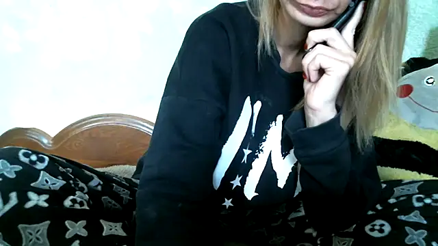 Snapshot of DennisXCaroll chatting on 18, 10, 2025 DennisXCaroll online show from 18, 10, 2025