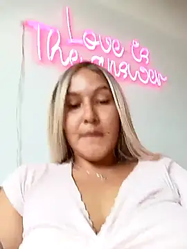 Snapshot of SamaraJay1 chatting on 6, 1, 2025 SamaraJay1 online show from 6, 1, 2025