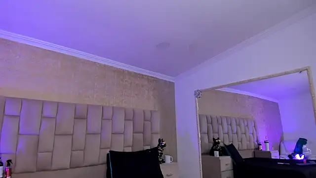 EmmaTorres  online show from 4, 2, 2025