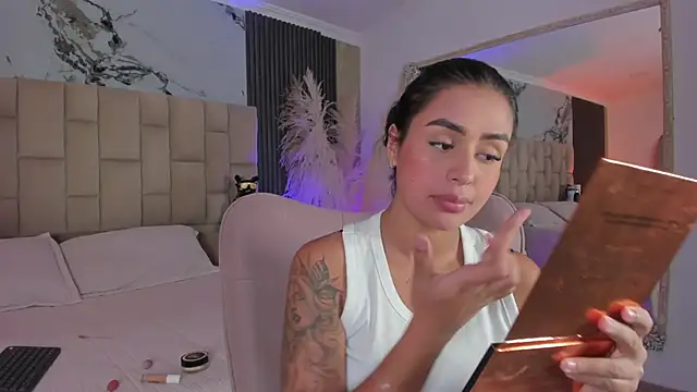 EmmaTorres  online show from 28, 4, 2026