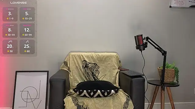 Brownfitbabyy online show from 18, 2, 2025