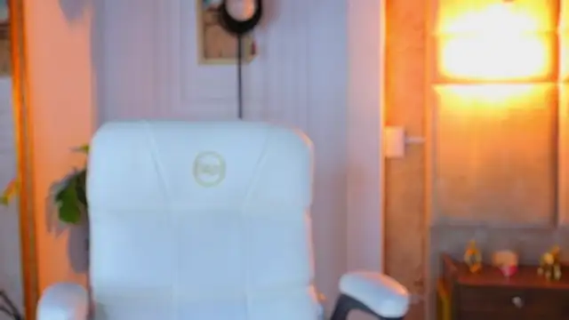 AlessiaLondon online show from 4, 5, 2026
