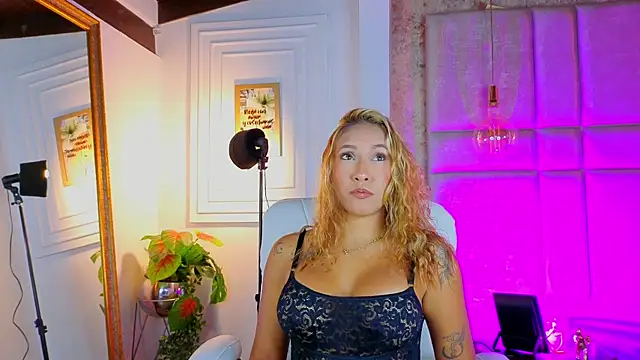 AlessiaLondon online show from 2, 7, 2026