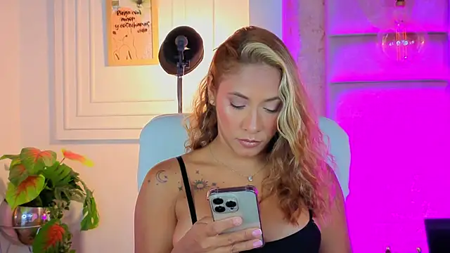 AlessiaLondon online show from 4, 7, 2026