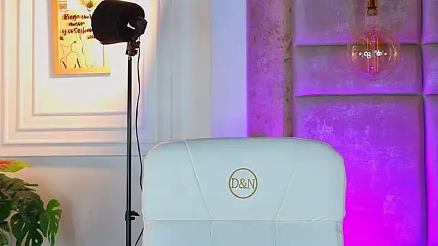 AlessiaLondon online show from 27, 7, 2026