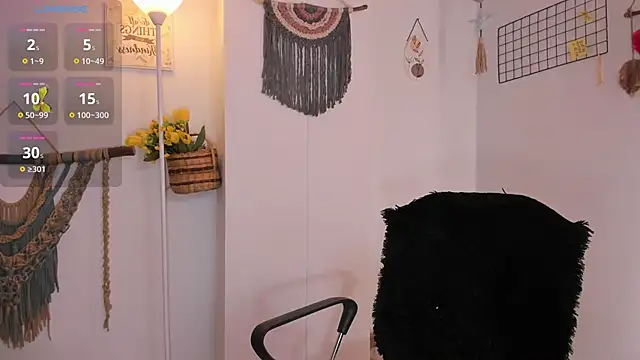 anaruiz  online show from 4, 12, 2025