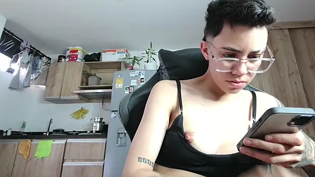 Cutie Shy  online show from 24, 6, 2026