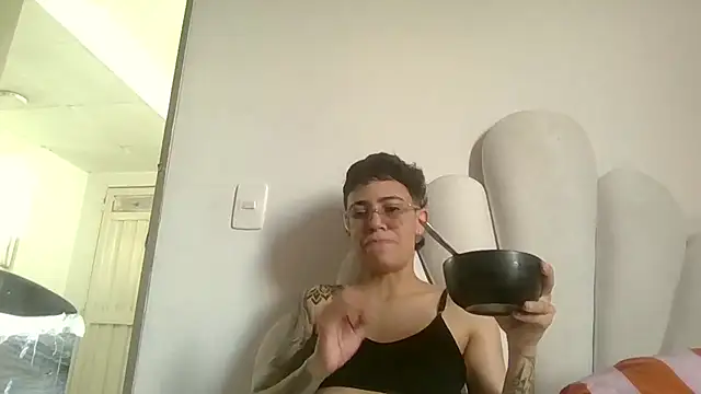 Cutie Shy  online show from 28, 7, 2026