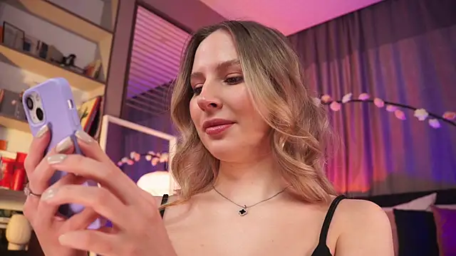 Snapshot of AnnLevine chatting on 8, 3, 2025 AnnLevine online show from 8, 3, 2025