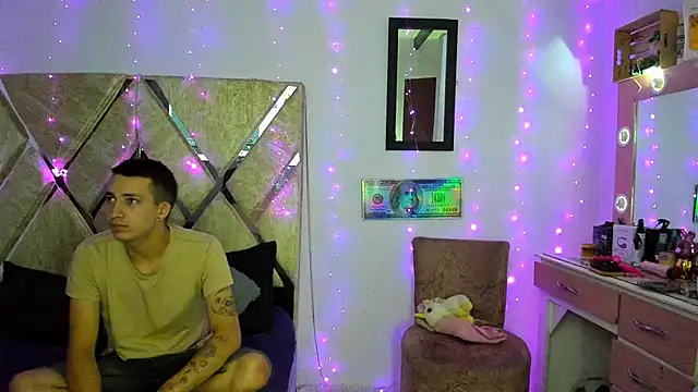 parejacaliente20154 online show from 1, 12, 2025