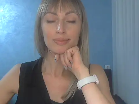 Snapshot of EffectMaya chatting on 25, 10, 2025 EffectMaya online show from 25, 10, 2025