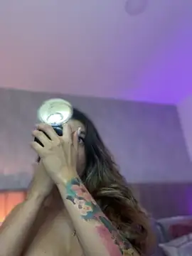 Victoria romanox online show from 13, 2, 2025