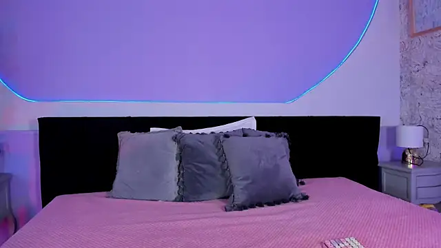 Julieta Cortes   online show from 5, 12, 2025