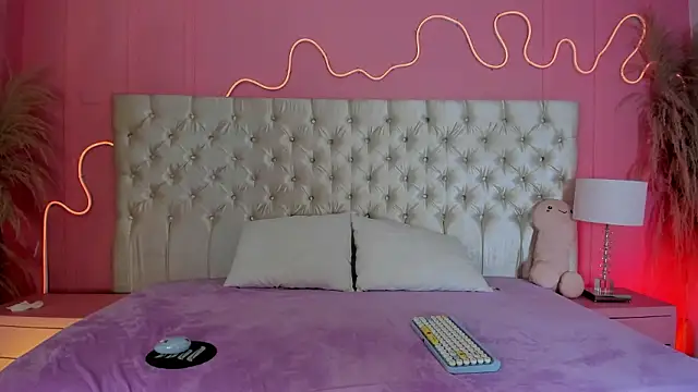 Julieta Cortes   online show from 9, 2, 2026