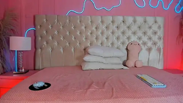 Julieta Cortes   online show from 16, 2, 2026