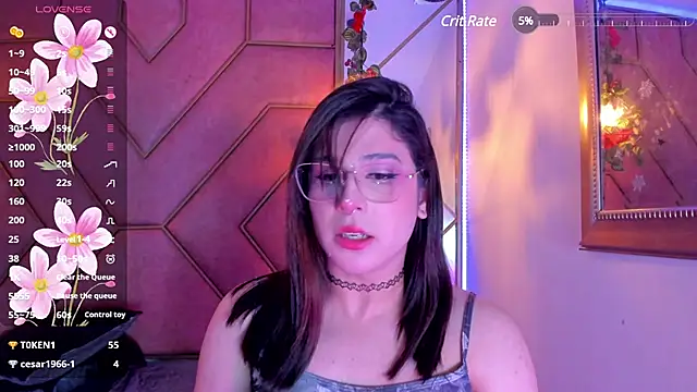 Snapshot of Yuri_Stars chatting on 4, 2, 2025 Yuri Stars online show from 4, 2, 2025