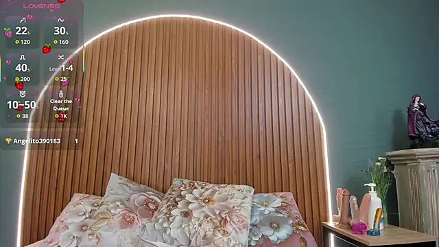 NayeCloud online show from 16, 10, 2025