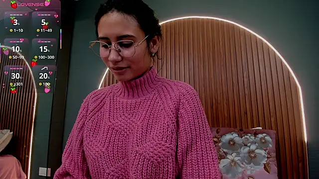 NayeCloud online show from 19, 11, 2025