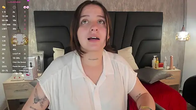 Sabrina Lennox online show from 19, 2, 2025