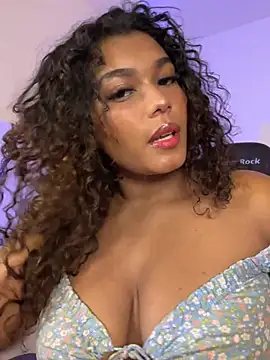 Snapshot of aleja_montiel__ chatting on 5, 8, 2026 aleja montiel online show from 5, 8, 2026