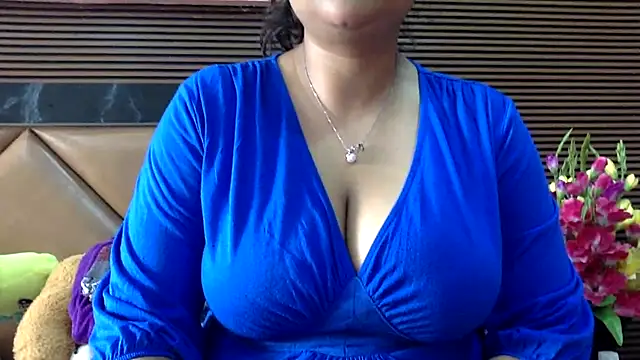 HaaniKaur online show from 12, 9, 2025