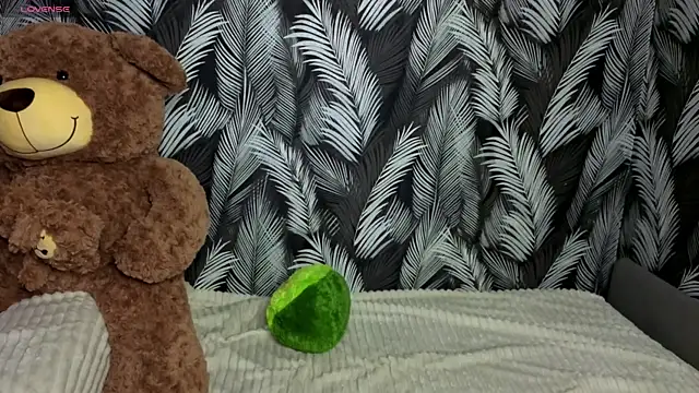 Hellen Moore online show from 23, 9, 2025