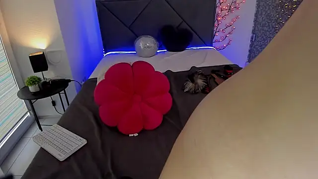 CassieEvans online show from 11, 10, 2025