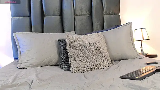 LucyGiraldo online show from 17, 2, 2025