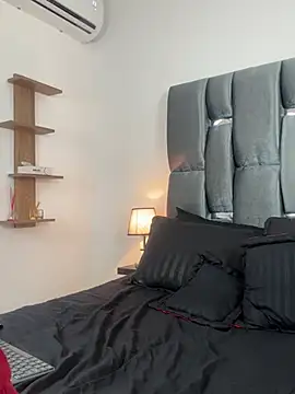 LucyGiraldo online show from 2, 3, 2025