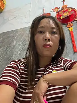 Snapshot of Linaannn chatting on 16, 7, 2026 Linaannn online show from 16, 7, 2026