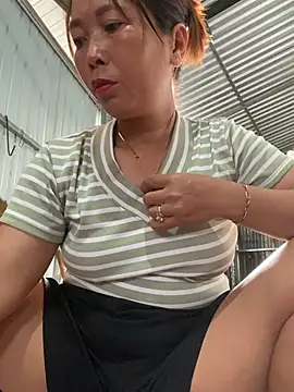 Snapshot of Linaannn chatting on 24, 7, 2026 Linaannn online show from 24, 7, 2026