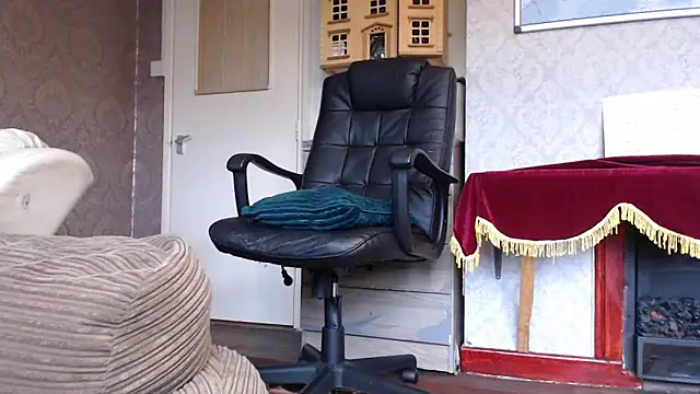 MrStraightDik online show from 4, 11, 2025