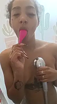 Snapshot of Laanegraofficial_ chatting on 27, 12, 2024 Laanegraofficial online show from 27, 12, 2024