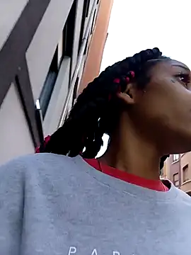 Snapshot of Laanegraofficial_ chatting on 10, 9, 2025 Laanegraofficial online show from 10, 9, 2025