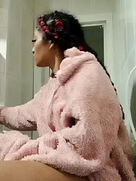 Snapshot of Laanegraofficial_ chatting on 30, 9, 2025 Laanegraofficial online show from 30, 9, 2025