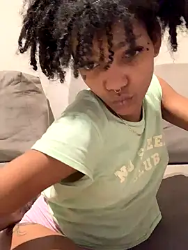 Snapshot of Laanegraofficial_ chatting on 20, 10, 2025 Laanegraofficial online show from 20, 10, 2025