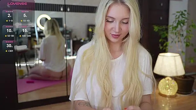 Snapshot of LunaLissa chatting on 23, 9, 2025 LunaLissa online show from 23, 9, 2025