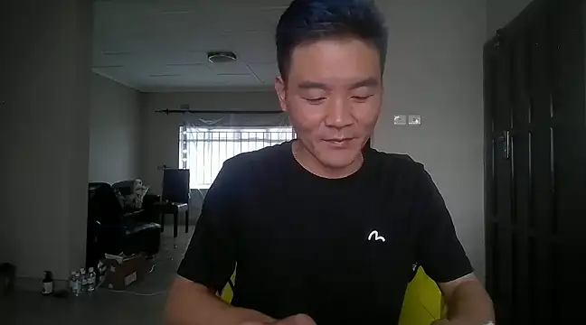 kisstoyousoon2024 online show from 2, 1, 2025