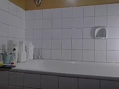 kisstoyousoon2024 online show from 17, 1, 2025